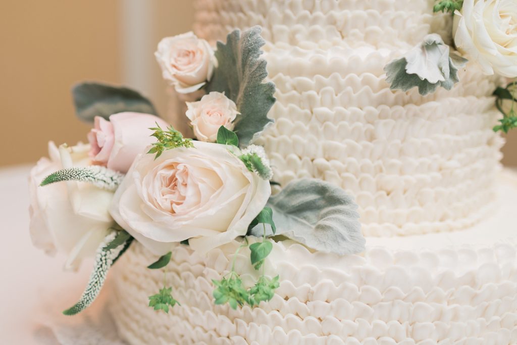 Fondant vs Buttercream Wedding Cakes