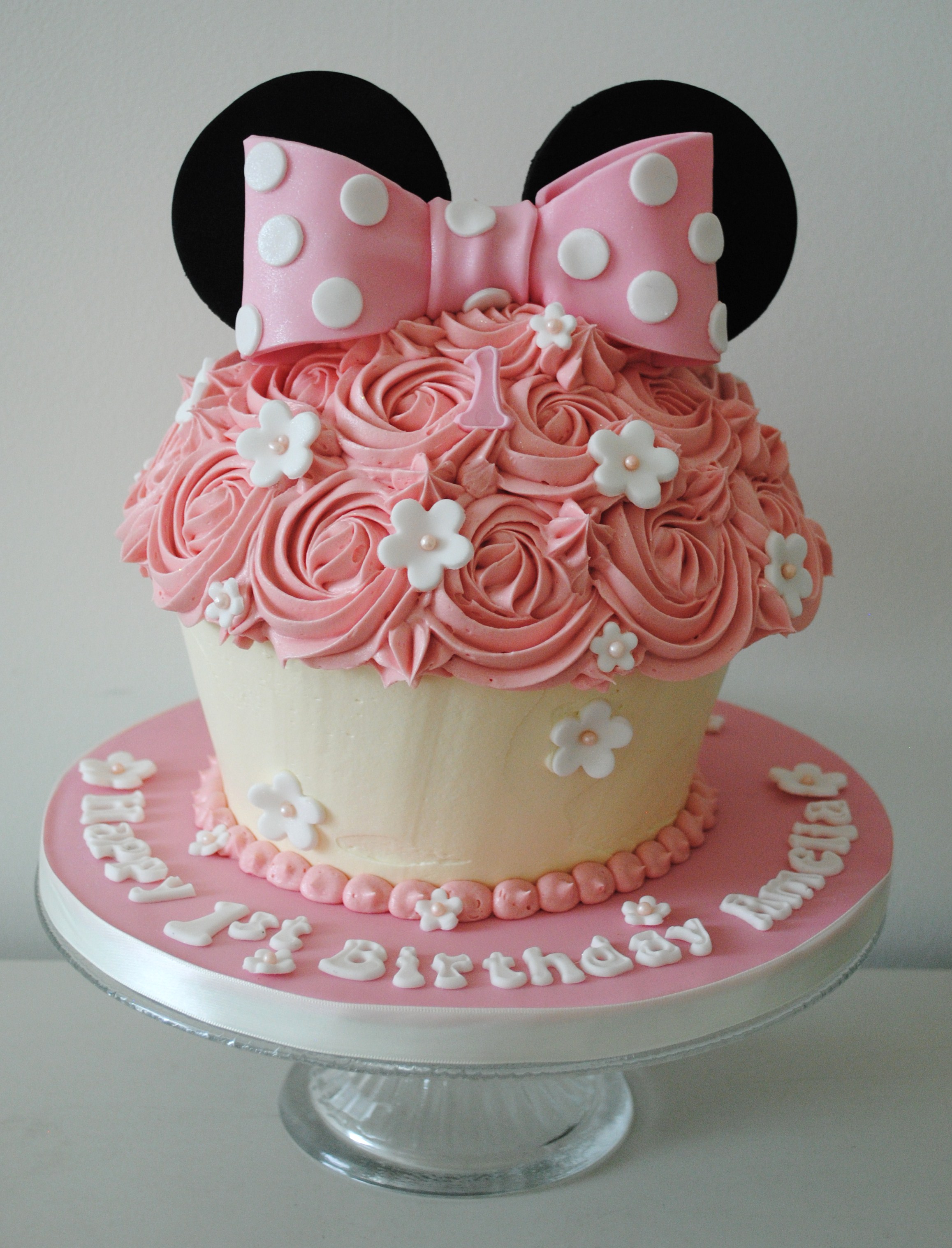 Giant Minnie Mouse Cakes and Cupcakes