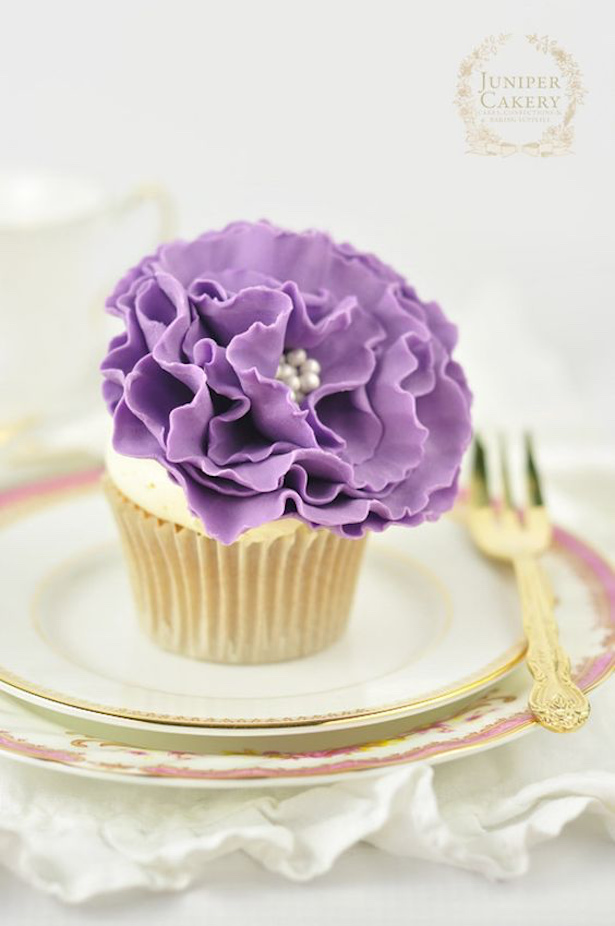 How to Make a Fondant Ruffle Flower Cake