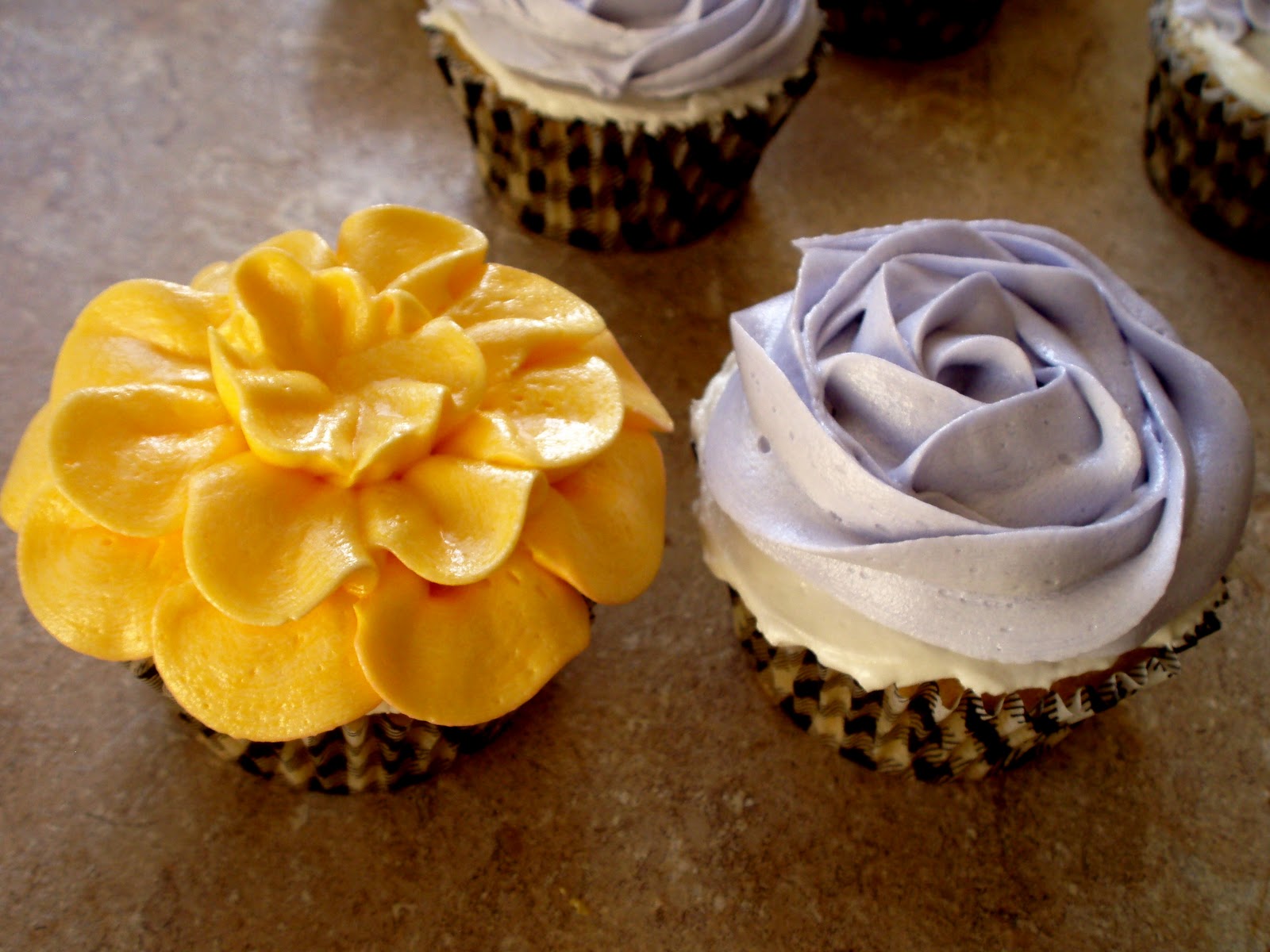 How to Make Buttercream Frosting Flowers