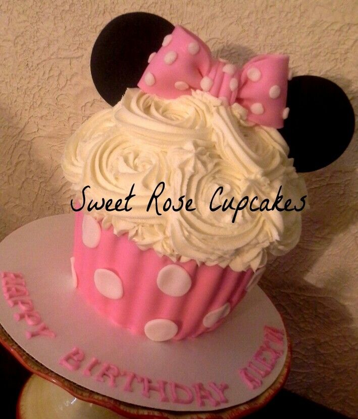 Minnie Mouse Giant Cupcake Cake