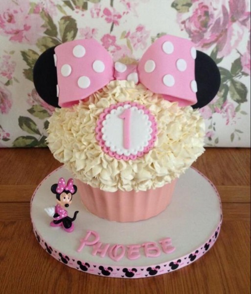 Minnie Mouse Giant Cupcake Cake