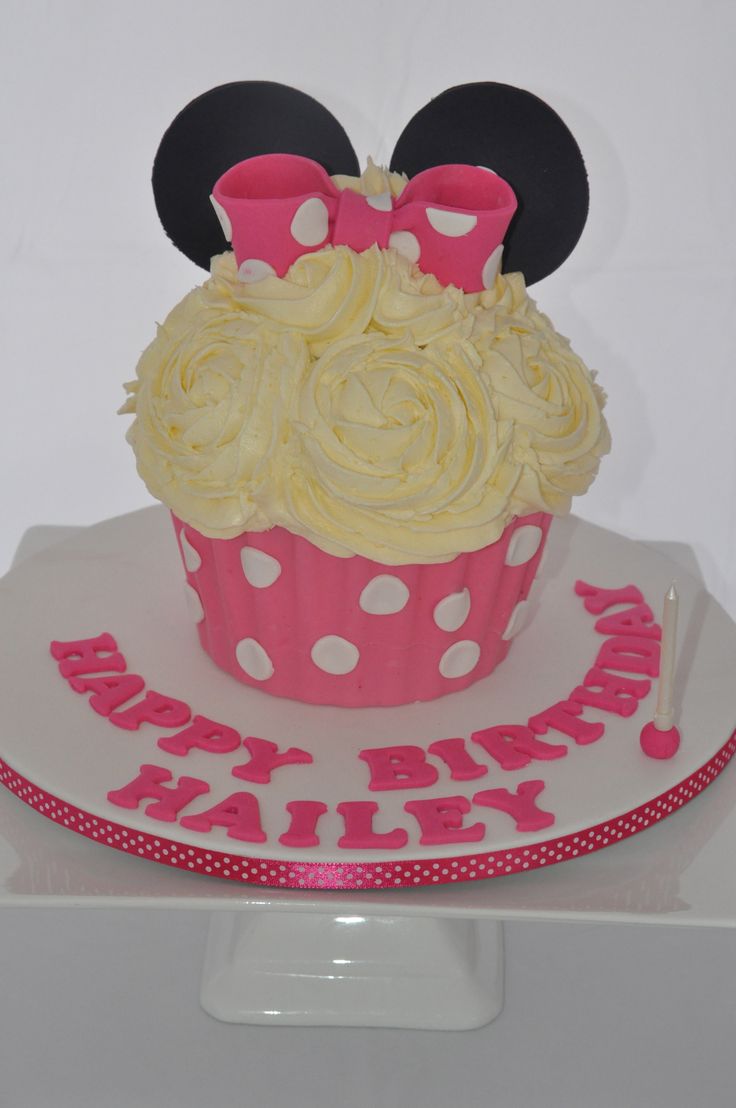 Minnie Mouse Giant Cupcake