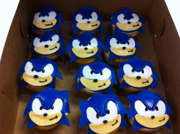 Sonic the Hedgehog Cupcake Cake