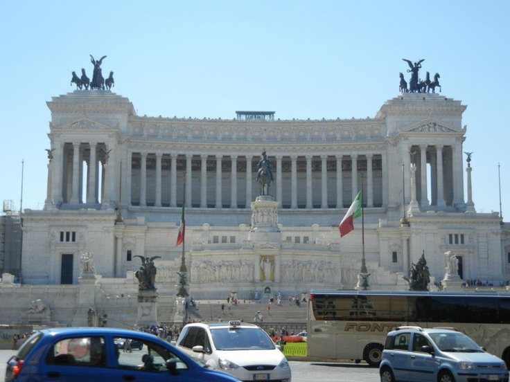 Wedding Cake Building Rome