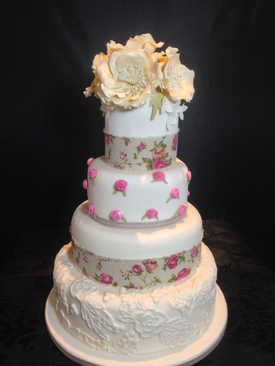 Burlap and Lace Wedding Cake