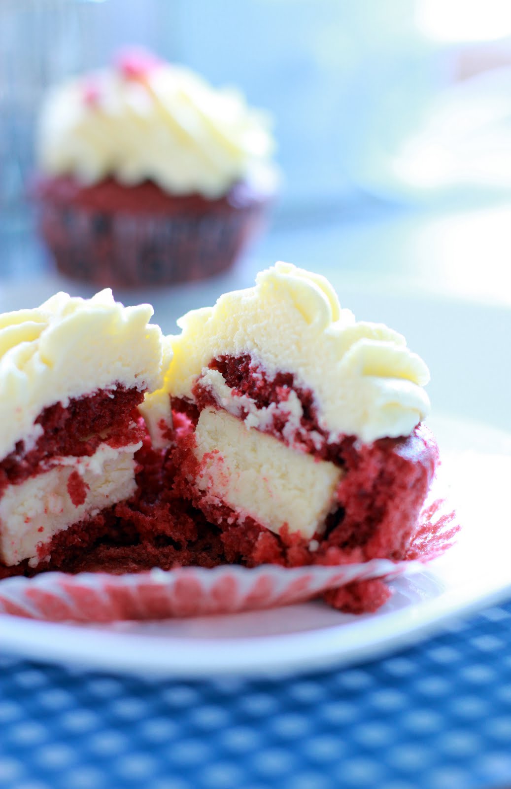 Cheesecake Filled Cupcakes Red Velvet
