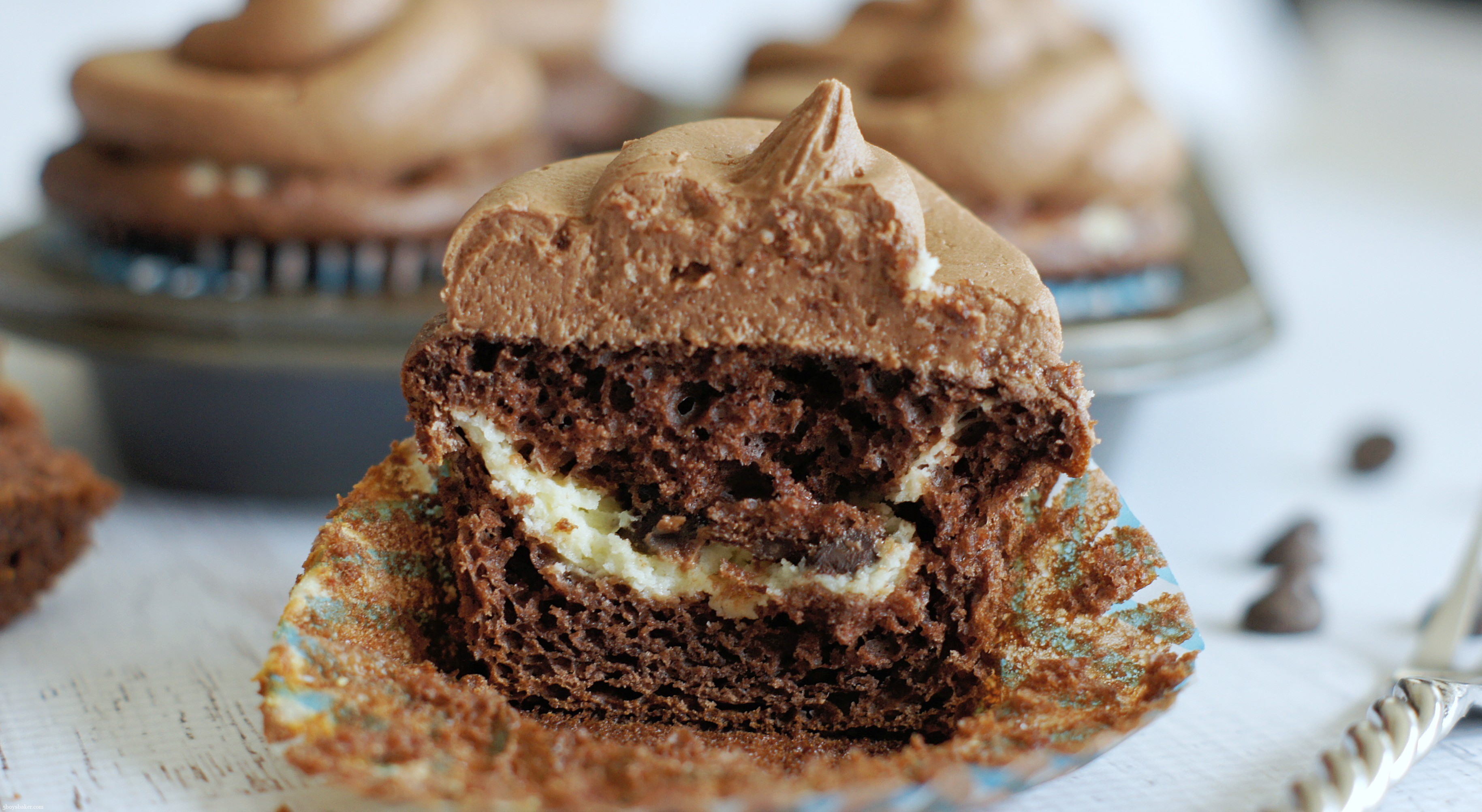 Chocolate Cupcakes with Cream Cheese Filling Chocolate Cupcakes with Cream Cheese Filling