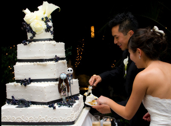 Elegant Halloween Wedding Cake Elegant Halloween Wedding Cake