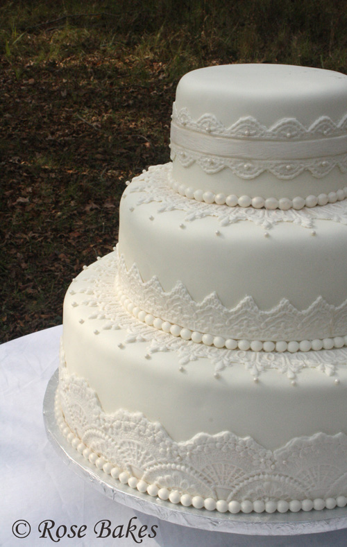 Elegant Wedding Cakes with Lace