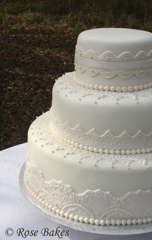 Elegant Wedding Cakes with Lace Elegant Wedding Cakes with Lace