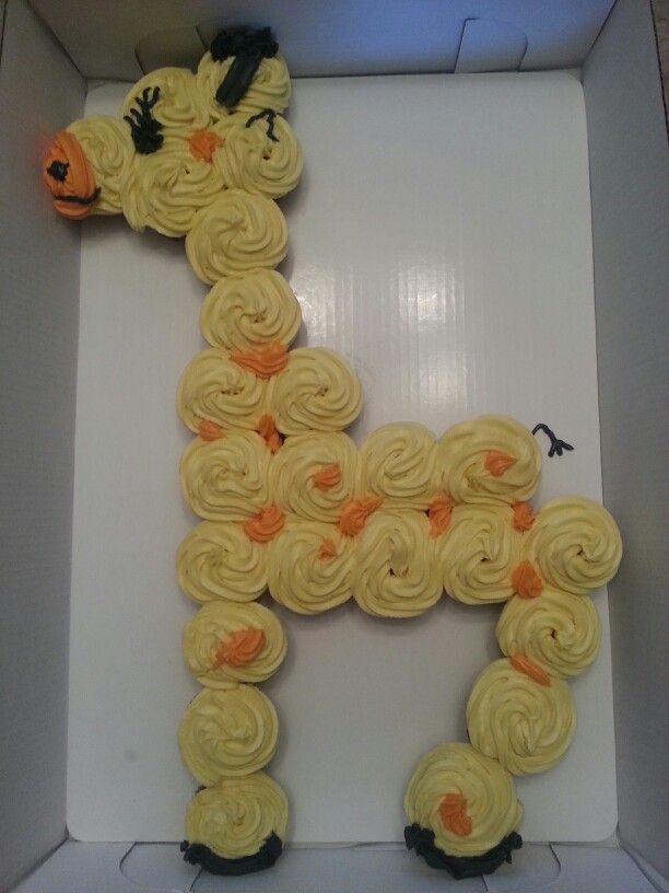 Giraffe Baby Shower Cake Made with Cupcake Ideas Giraffe Baby Shower Cake Made with Cupcake Ideas