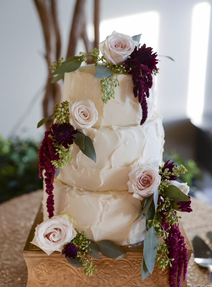 Gold and Blush Pink Roses Wedding Cake