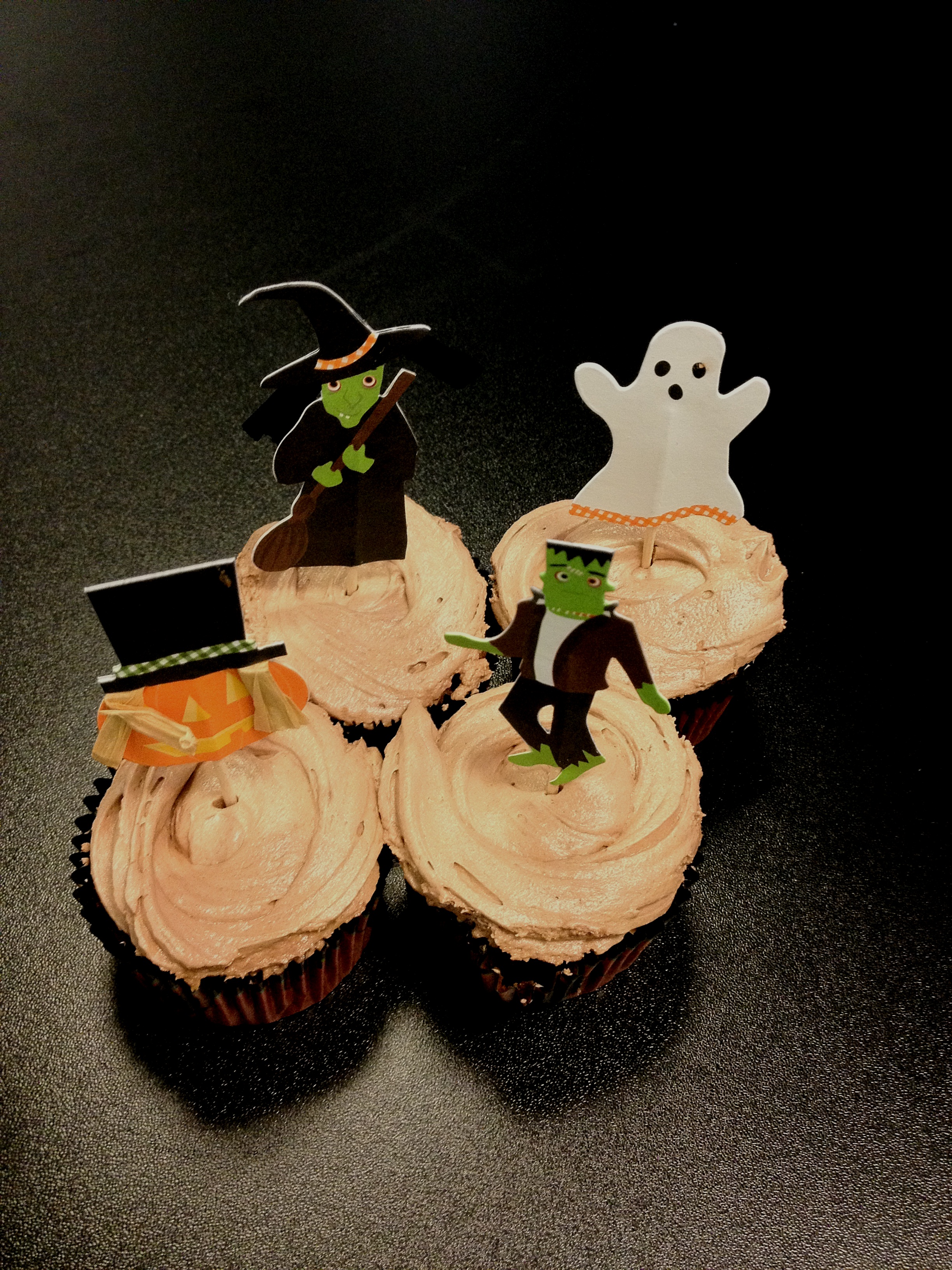 Halloween Cake and Cupcakes