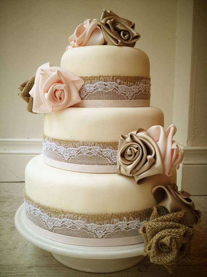 Hessian Lace Wedding Cake