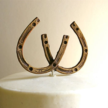 Horseshoe Wedding Cake Stand