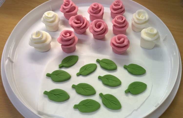 7 Photos of Cakes With Fondant Leaves And Roses 7 Photos of Cakes With Fondant Leaves And Roses