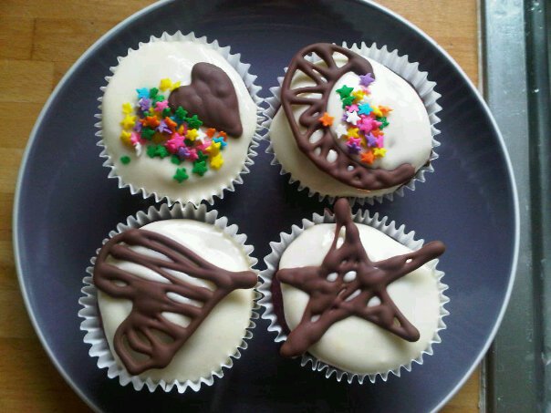 Red Velvet Cupcakes with Chocolate Decorations Red Velvet Cupcakes with Chocolate Decorations