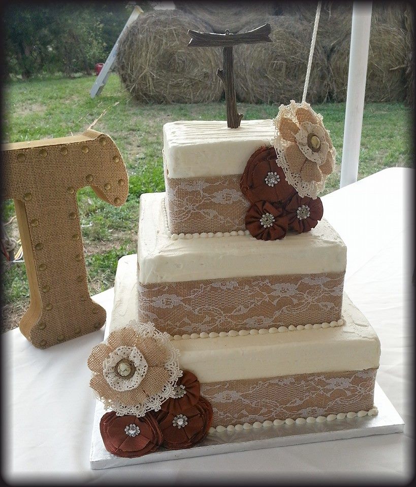 Rustic Wedding Cake with Burlap