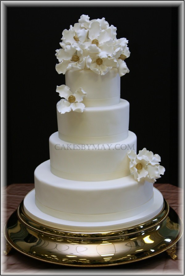 Simple but Elegant Wedding Cake Gold