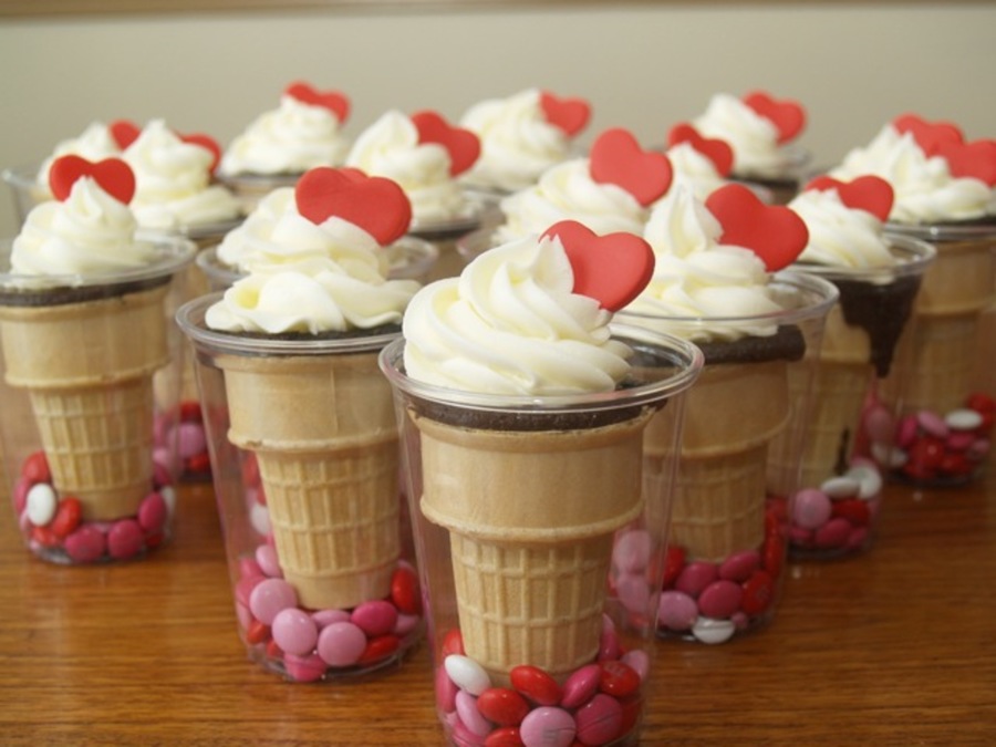 Valentine's Ice Cream Cone Cupcakes