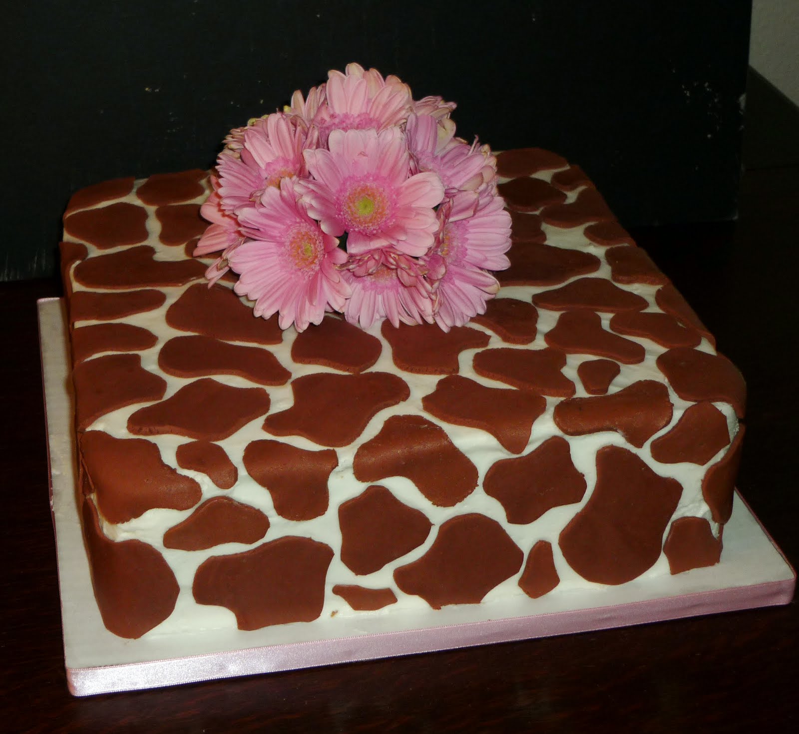 Baby Shower Giraffes Cake