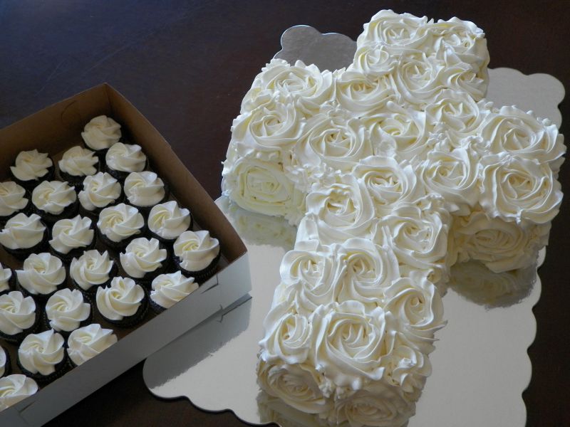 Cross Cake with Cupcakes Cross Cake with Cupcakes