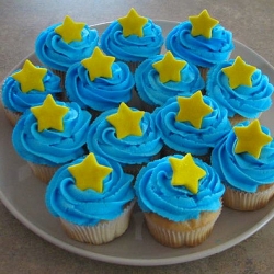 Cupcakes with Fondant Stars Cupcakes with Fondant Stars