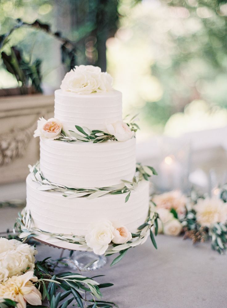 Elegant Buttercream Wedding Cake with Flowers Elegant Buttercream Wedding Cake with Flowers