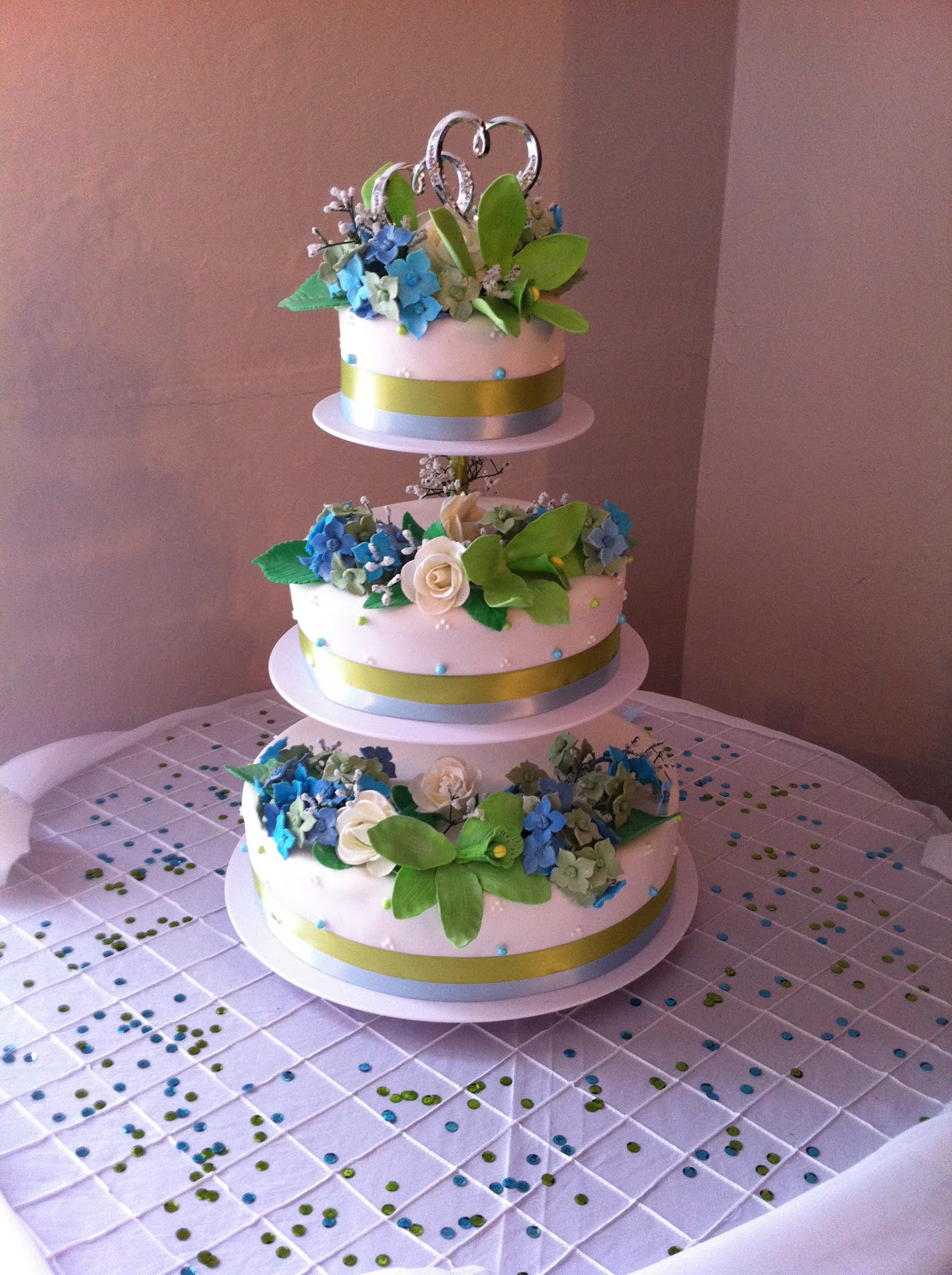 Floating Wedding Cakes with Flowers