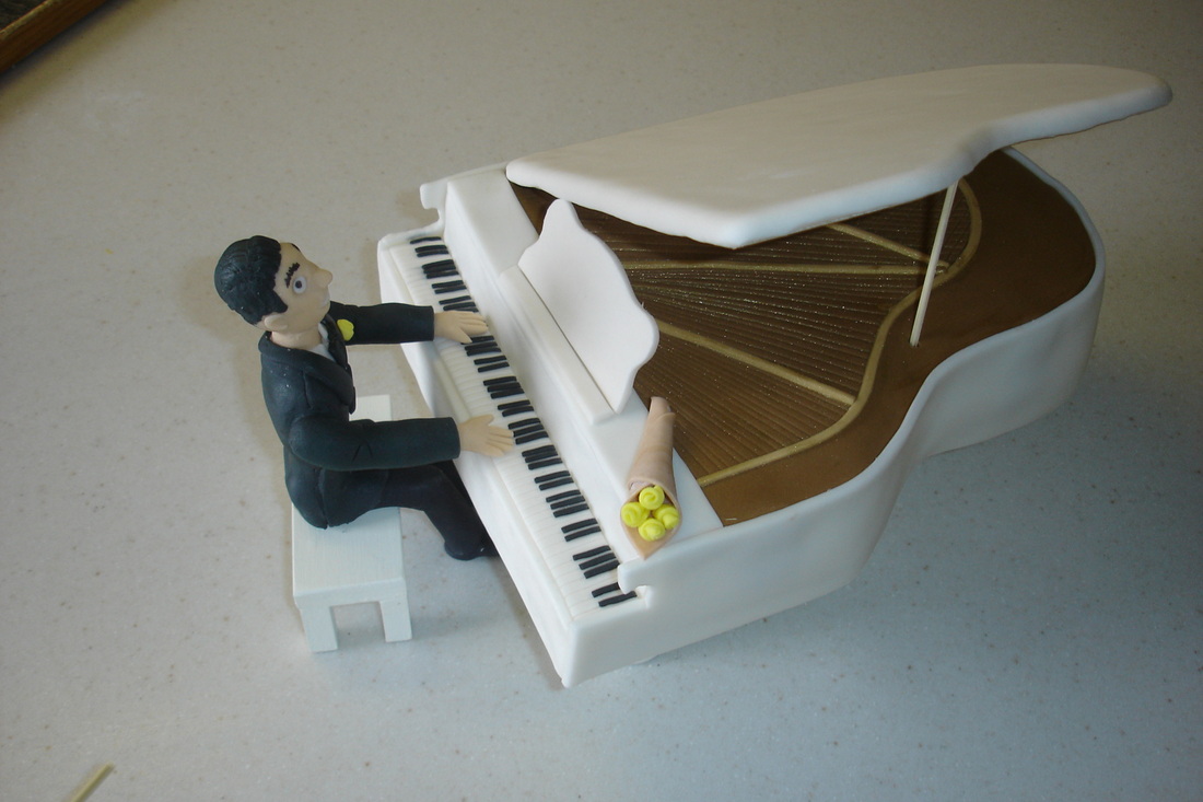 Grand Piano Cake