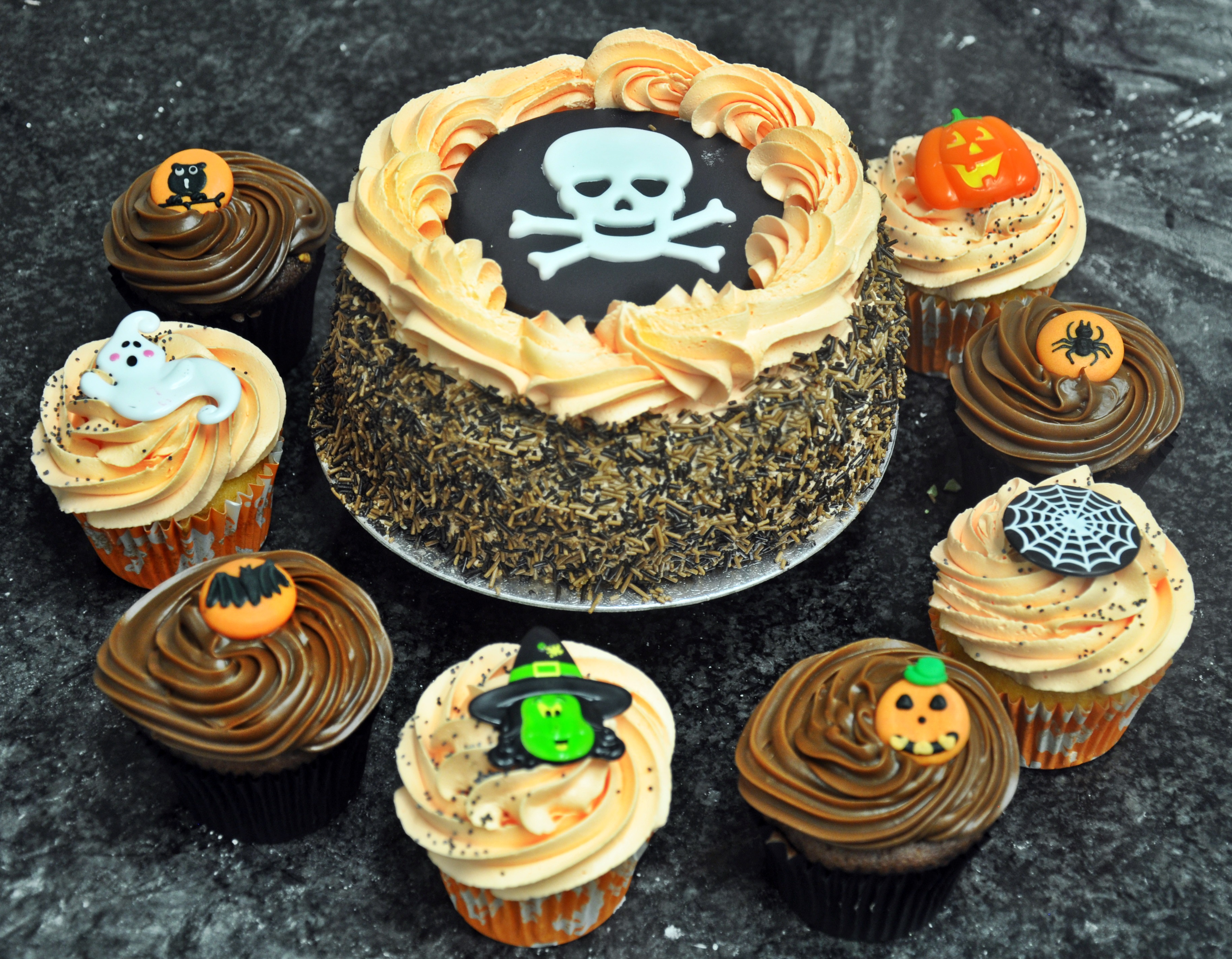 Halloween Cake and Cupcakes.