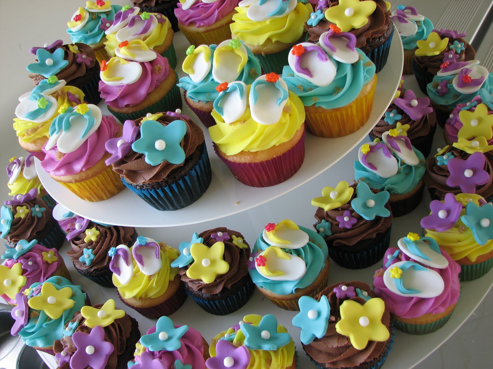 Luau Birthday Cake Cupcakes