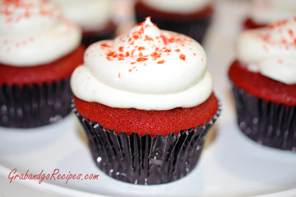Red Velvet Cupcakes with Chocolate Filling