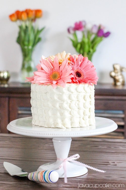 Strawberry Cake with Flowers Strawberry Cake with Flowers