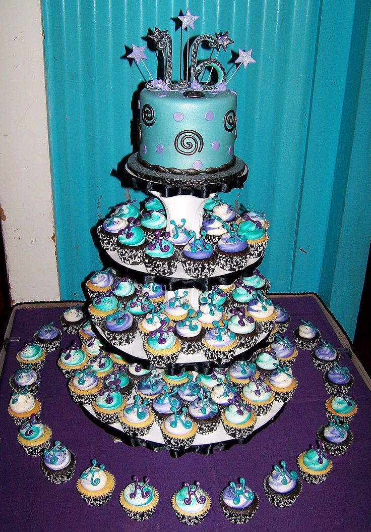 Sweet 16 Cake with Cupcakes