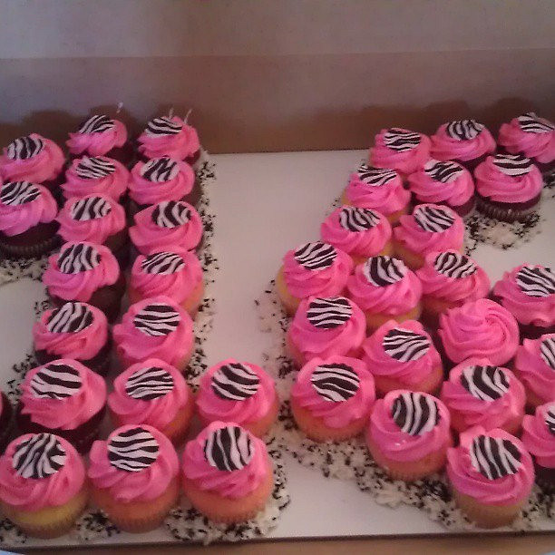 Sweet 16 Cupcake Cake