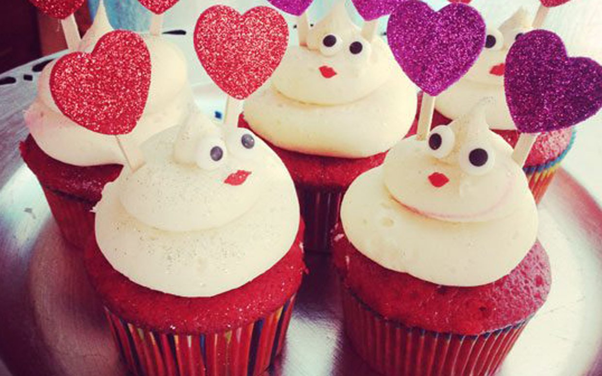 6 Photos of Friend Happy Valentine's Day Cupcakes