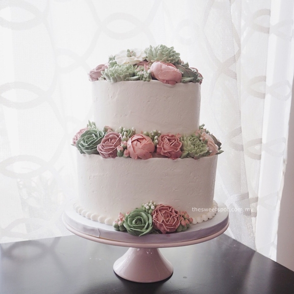 2 Tier Wedding Cake with Buttercream Flowers