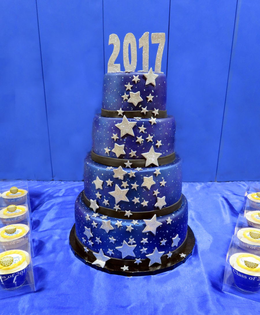 2017 Graduation Cakes