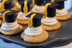 2017 Graduation Cupcake Cake