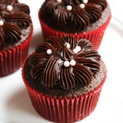 Cupcakes with Chocolate Ganache Frosting