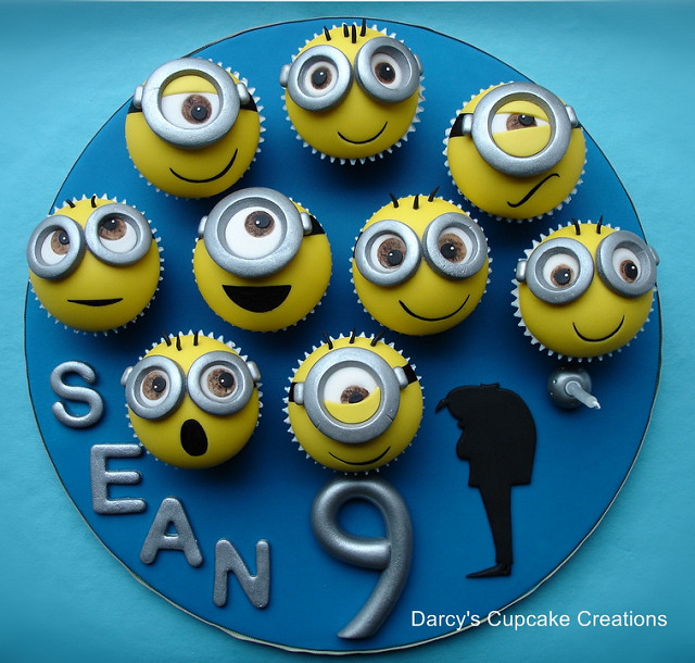 Despicable Me Minion Cupcake Cake