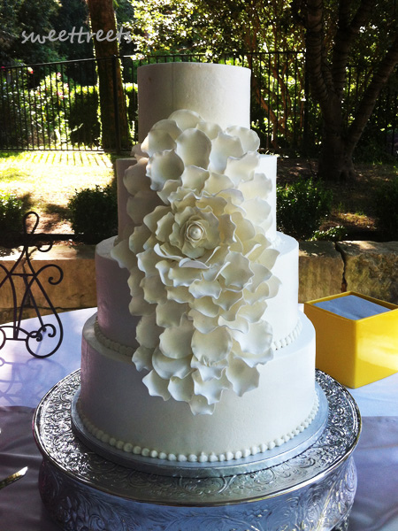 Elegant Tiered Wedding Cake