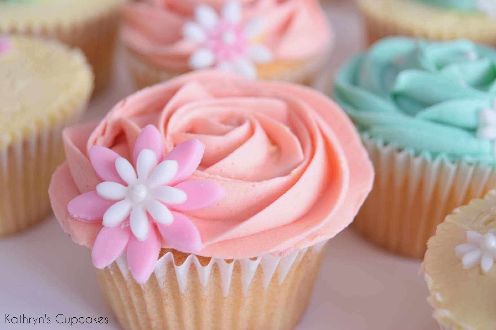 Pretty Spring Flower Cupcakes