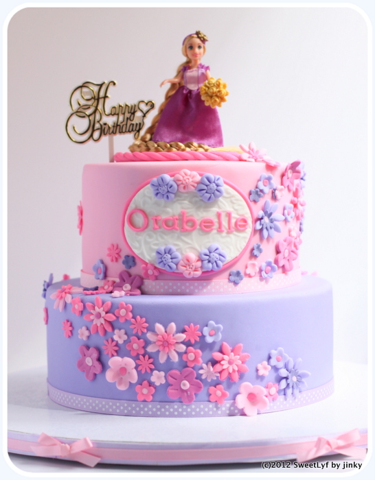 Rapunzel Cake and Cupcakes Rapunzel Cake and Cupcakes
