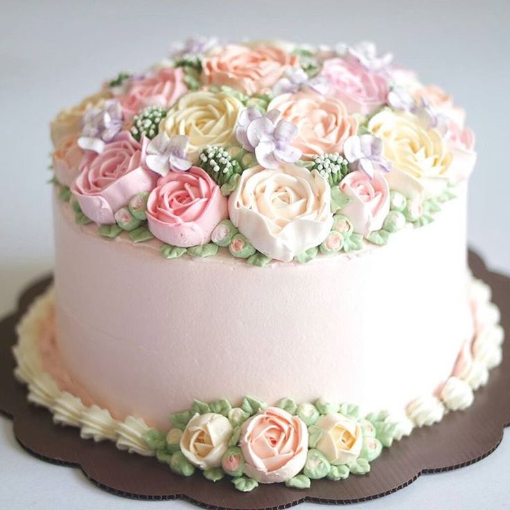 Round Buttercream Birthday Cakes