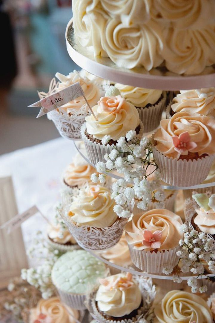 Rustic Wedding Cakes with Cupcakes