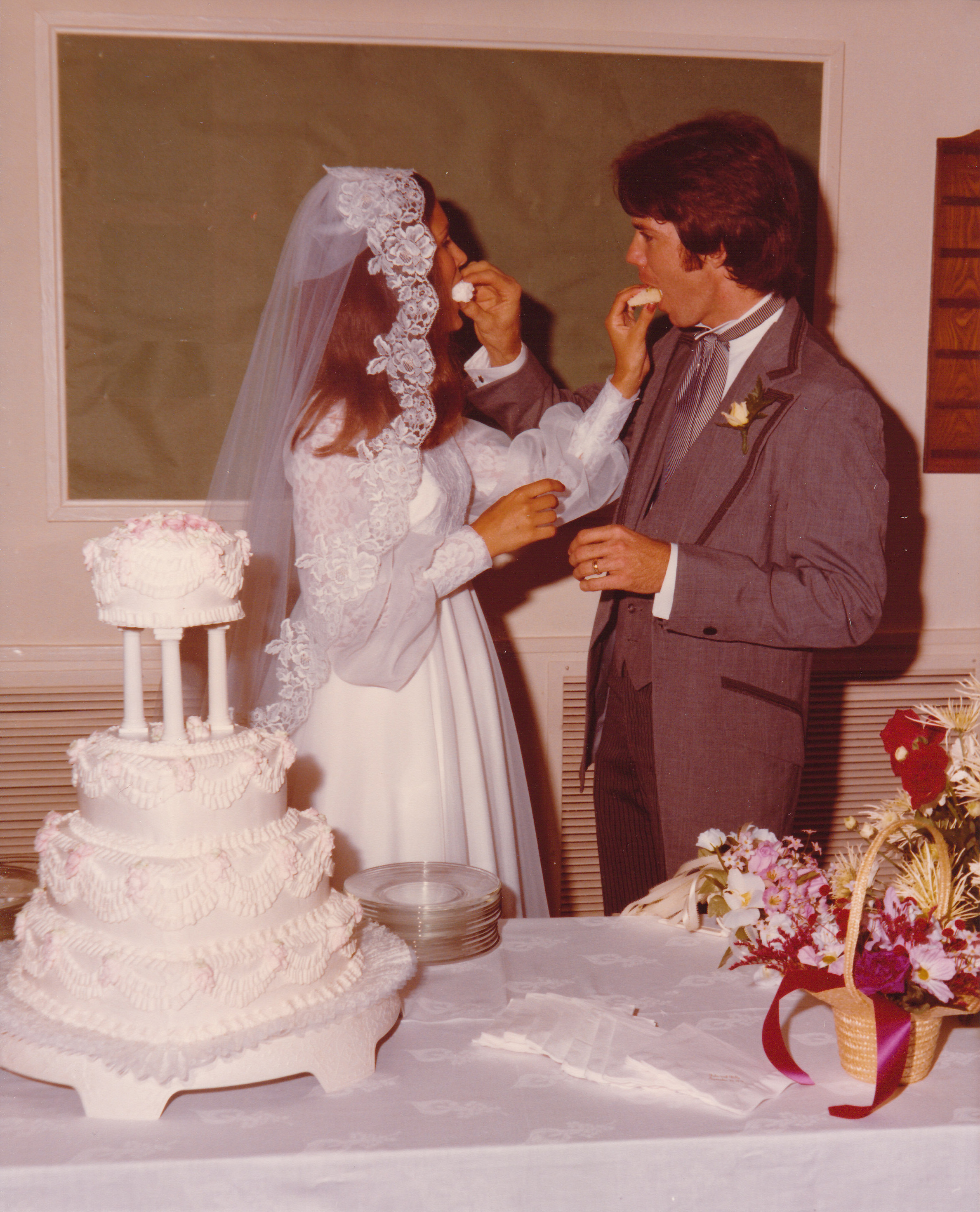 Wedding Cakes From the 1970s