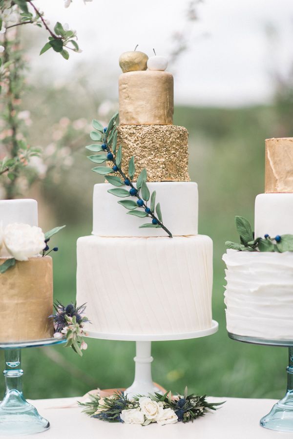 White and Gold Wedding Cake White and Gold Wedding Cake